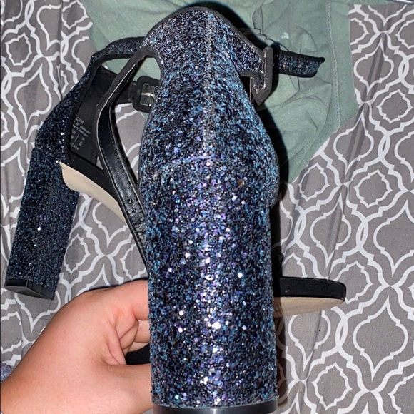 Heels - Picture 4 of 4